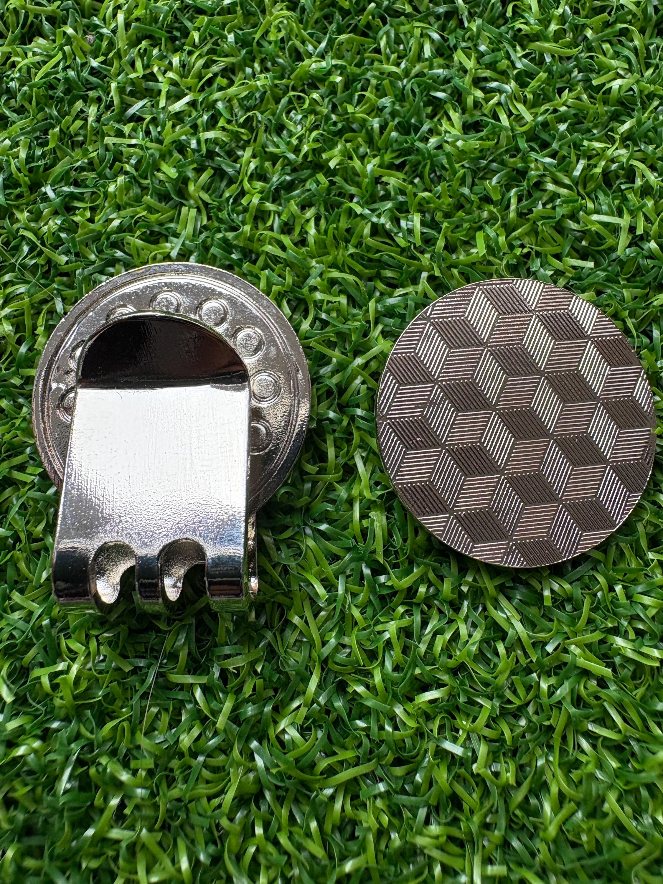'Hole in One' lucky clover style golf ball marker with hat clip