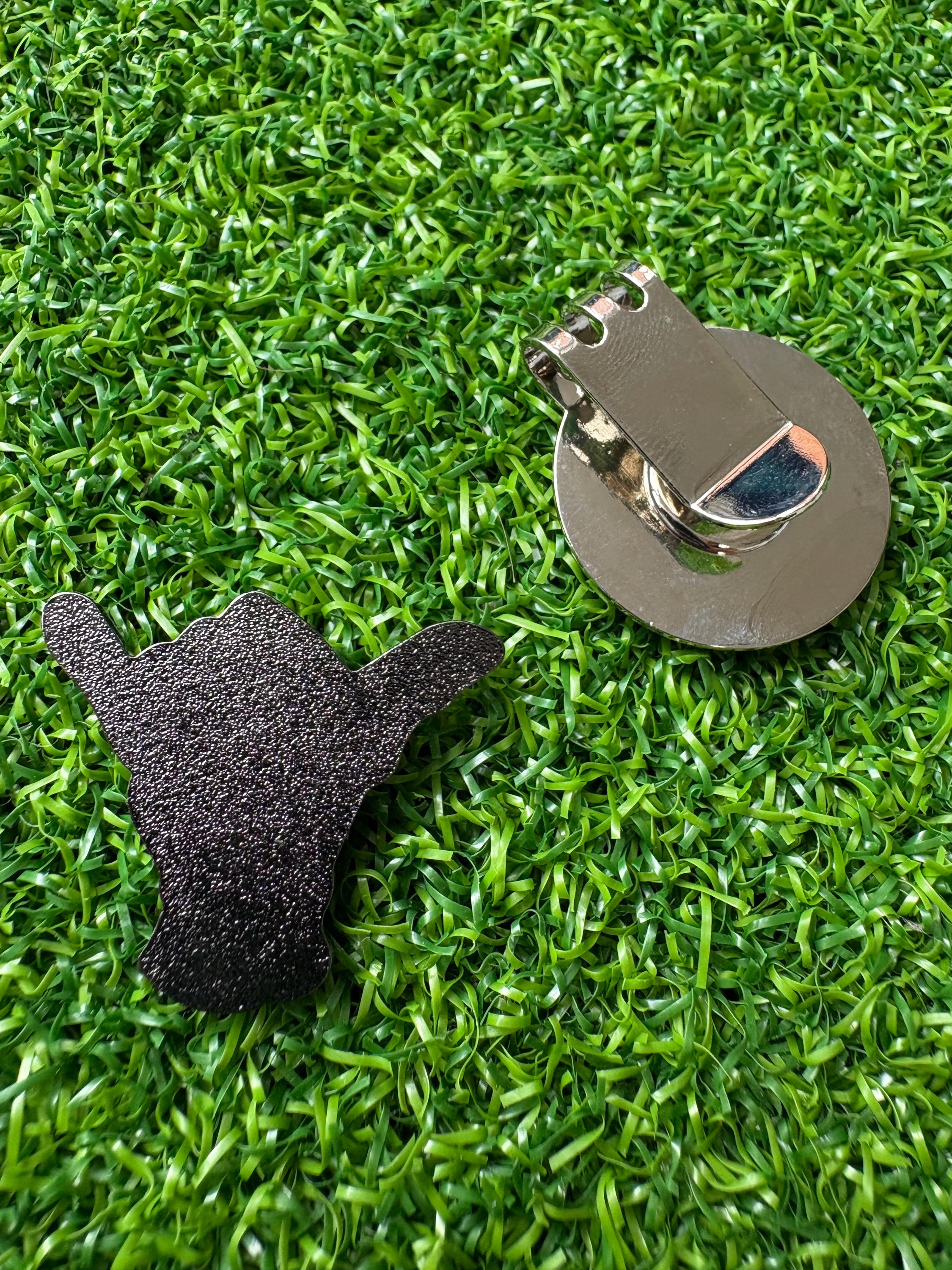 'Play Loose' golf ball marker with magnetic hat clip