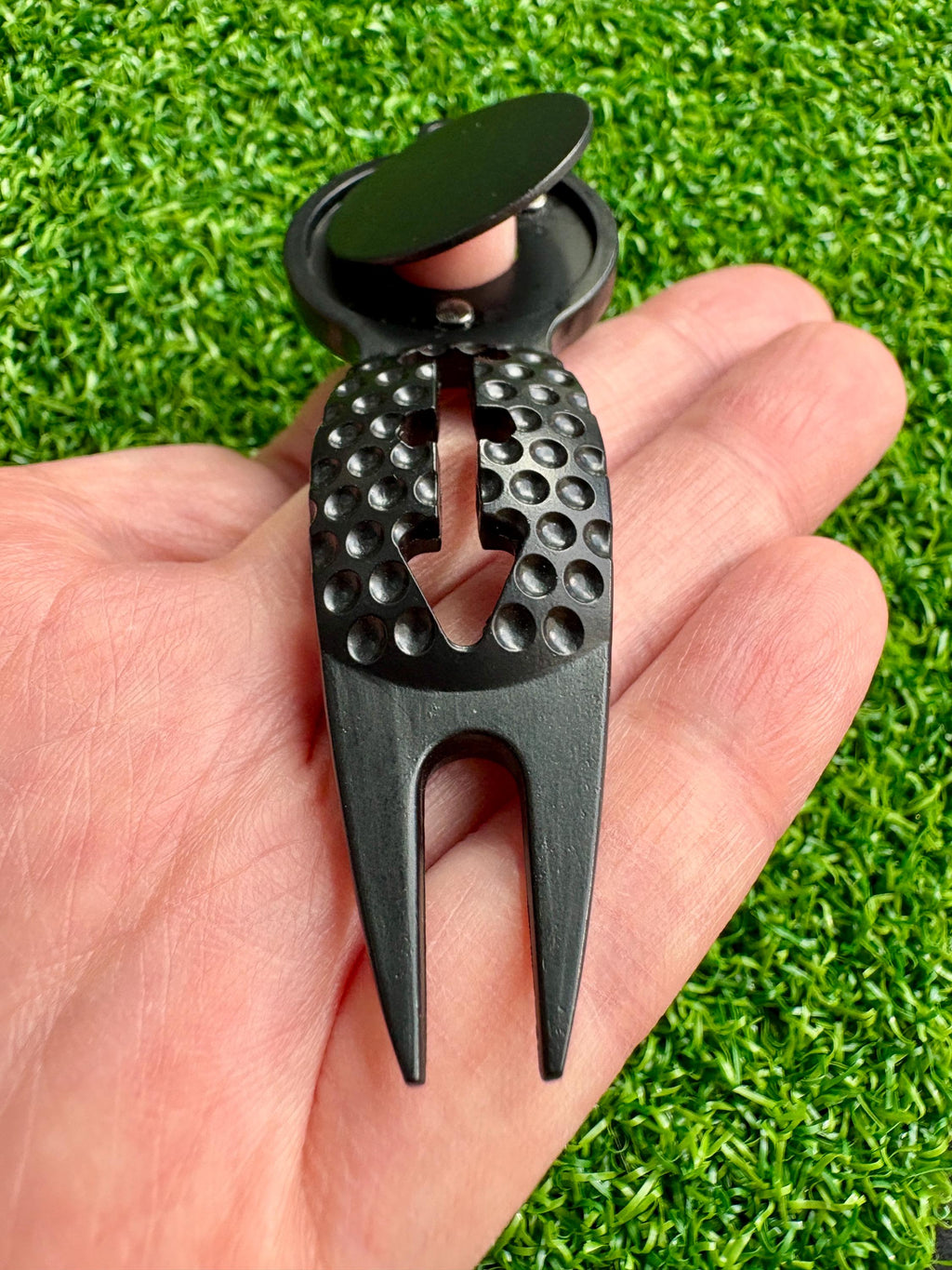 Golf ball line marker drawing, divot tool, ball marker, 3-in-1