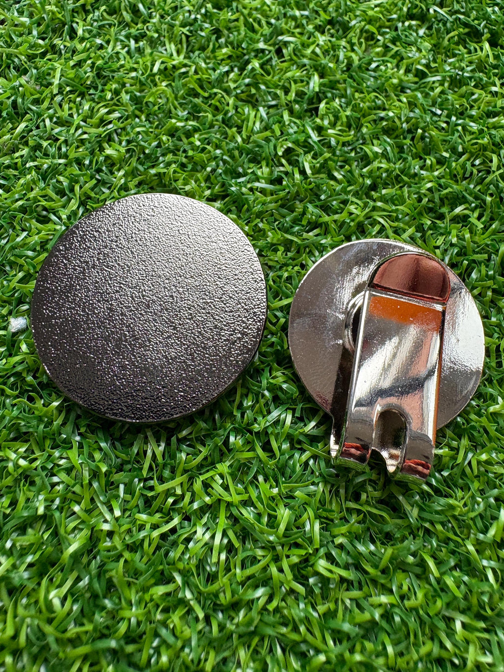 Golf ball marker with magnetic hat clip