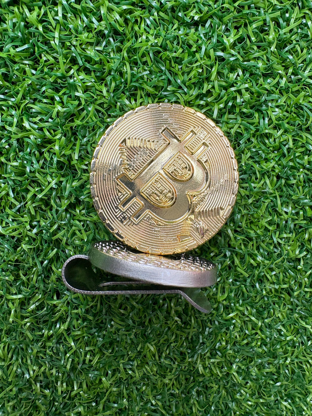 Bitcoin-style golf divot tool/pitch fork